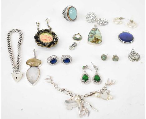 A small quantity of assorted costume jewellery including several silver items.