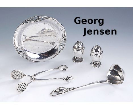 5 Teile GEORG JENSEN, Silber,   best. aus: Salz- und Pfefferstreuer, Tellerchen und Eiswürfelzange und Kelle, 925er Silber, S