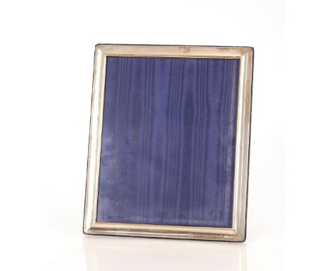 A modern silver mounted easel photograph frame, 29.5cm x 24cm 