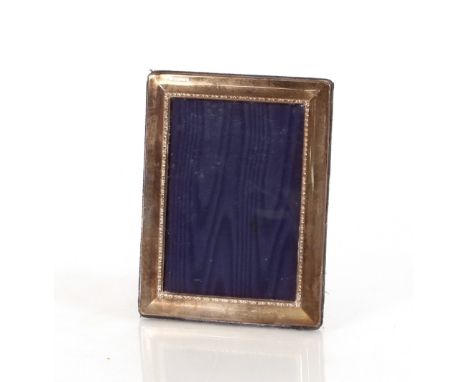 A small modern silver mounted easel photograph frame, 15cm x 11.5cm 