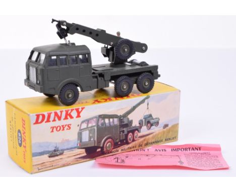 French Dinky 826 Berliet Recovery truck, matt drab green, concave hubs, crane operator, mint condition, in yellow lidded box 