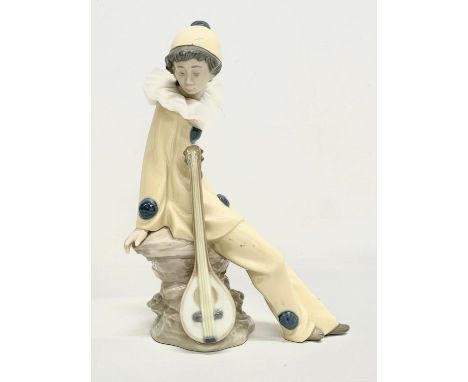 A Nao pottery figurine. 14x20cm 