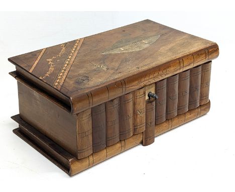 A late 19th century Sorrento Ware trinket box. 23x13x10cm 