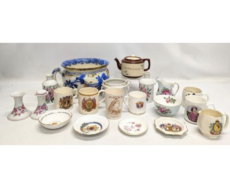 A sundry lot. Including a Victorian pottery chamber pot, Royal Commemorative pottery tea cups and saucers, etc. 