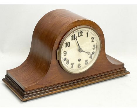 A vintage mantle clock with key and pendulum. 41x15x23cm. 
