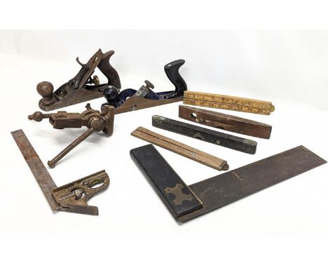 A quantity of vintage tools including a Stanley planer, vice, etc. 