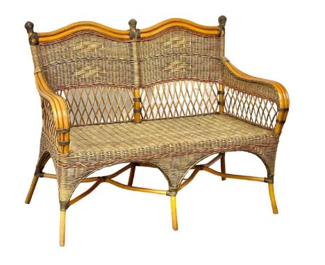 A good quality wicker sofa. 121cm 