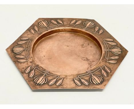 A Carl Deffner Art Nouveau shallow copper dish. Circa 1900. 26.5cm 