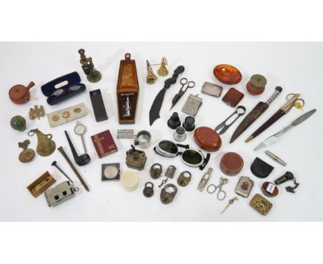 QUANTITY OF COLLECTABLES comprising; eye glasses, vesta case, bog oak pipe, agate dish, snuff box, padlocks, spectacles etc C