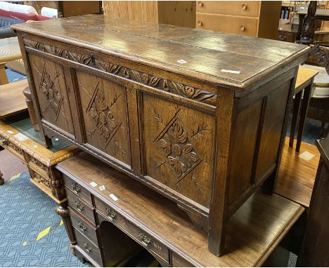 CARVED OAK TRUNK