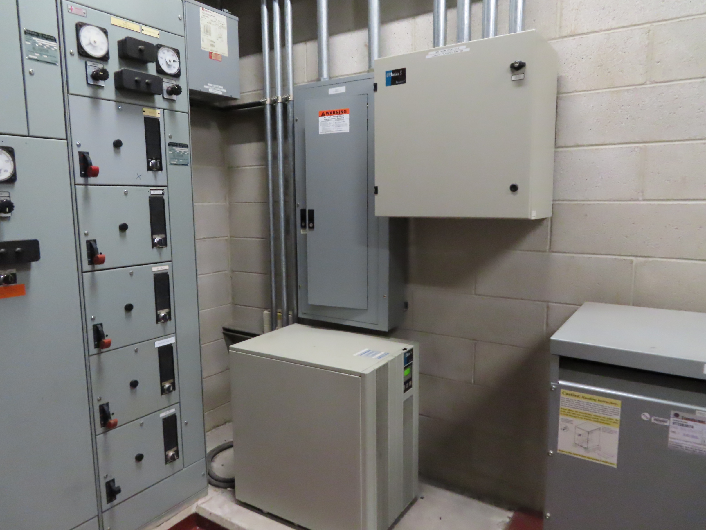 Lot including: GE AV Line switchboard with (16) switches, GE 8000 Line