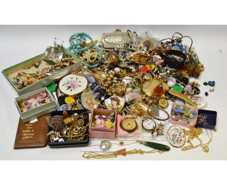 Costume jewellery and bijouterie - an Ivy ladies pocket watch; plated evening purse; gold plated brooches; art Deco scent fla