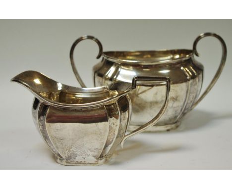 A silver sucrier and creamer, Birmingham 1931, 530g