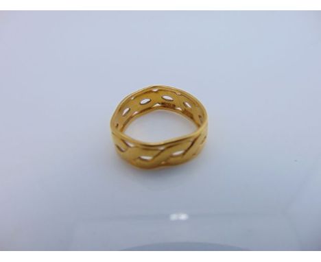 A 22ct gold ring, of stylised rope-twist design, 4g, size L 1/2