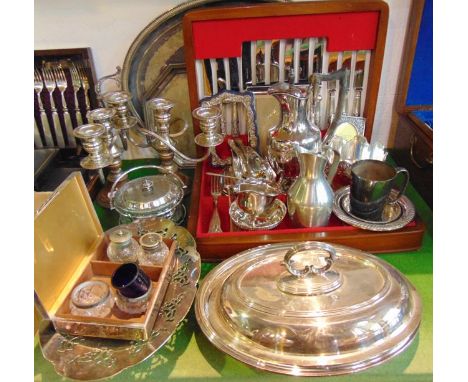 A quantity of plated wares to include a canteen containing a quantity of Kings Pattern  cutlery with stainless steel blades, 