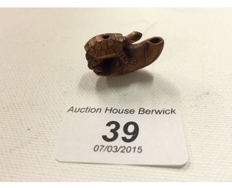 A small carved wooden netsuke of a tortoise 30 mm.