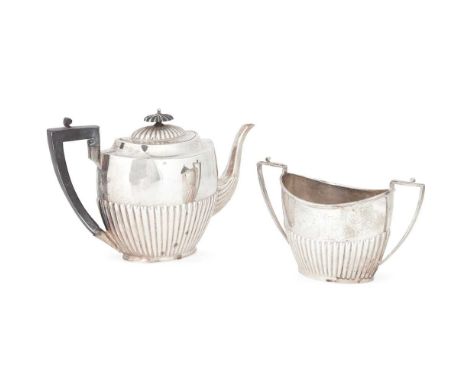 A matched late Victorian teapot and twin-handled sugar basin Pinder Brothers, Sheffield 1895/6, each of demi-fluted oval outl