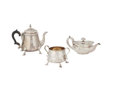 Y An Edwardian teapot and twin-handled sugar basin R & W Sorley (of Glasgow), London 1909, each of plain tapered form, italic