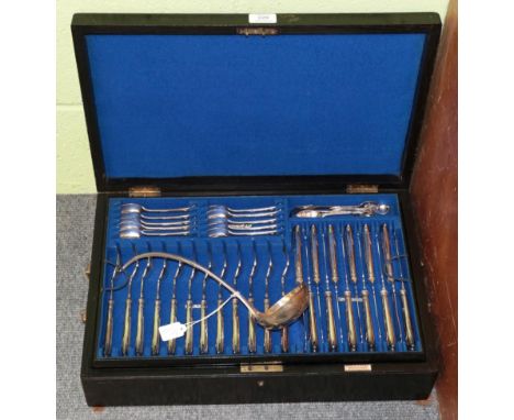 A service of electroplated Onslow pattern flatware, Mappin &amp; Webb, circa 1900, twelve place settings, comprising: table s