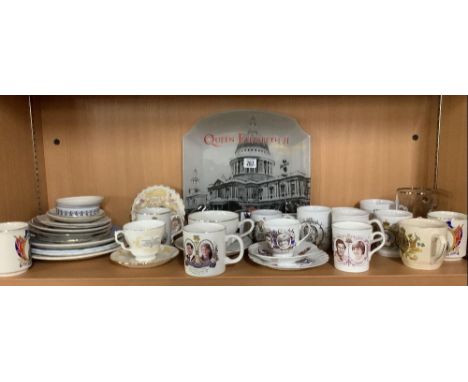 SHELF OF MIXED ROYAL MEMORABILIA CHINA &amp; GLASS