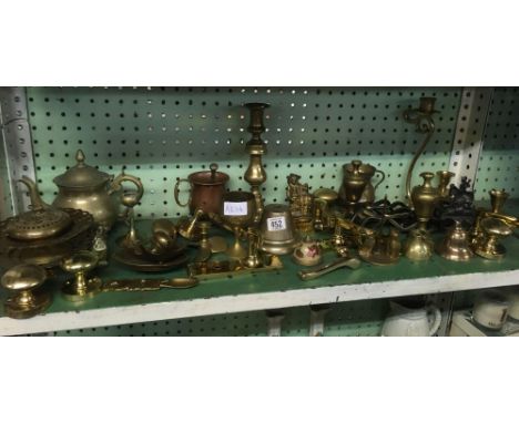 SHELF OF BRASS WARE, ORNAMENTS, CANDLESTICKS ETC