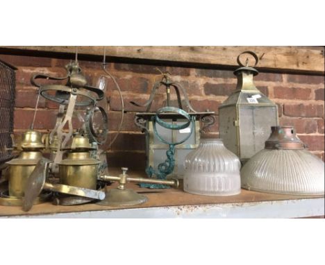 SHELF WITH QTY OF BRASS &amp; GLASS HANGING LAMPS, 2 GIMBLE MOUNTED OIL LAMPS &amp; OTHER LAMP FRAMES &amp; GLASS SHADES