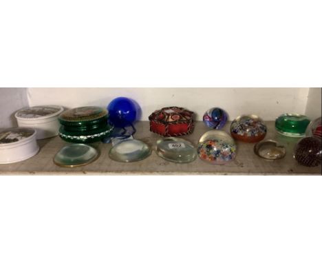 SHELF OF 10 DECORATIVE PAPER WEIGHTS, TRINKET POTS ETC