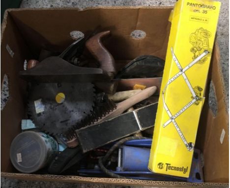 CARTON OF MISC HAND TOOLS INCL; AN AIR FOOT PUMP
