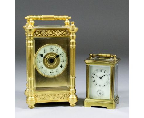 An early 20th Century French carriage timepiece, the 1.75ins diameter cream enamel chapter ring with Arabic numerals, to the 