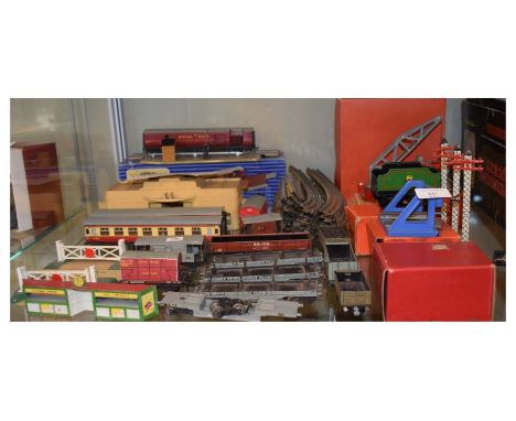 Good collection of vintage Hornby Dublo, 00 gauge railway set accessories to include; carriages, rolling stock, track, buildi