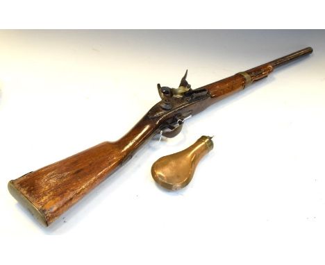 Early 19th Century French flintlock carbine rifle along with gunpowder flask, measures approximately 93cm long  