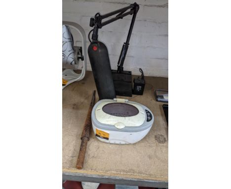 Mixed lot comprising ring sizer mandrel, ultrasonic cleaner &amp; desk lampThis is the first of a series of sales comprising 