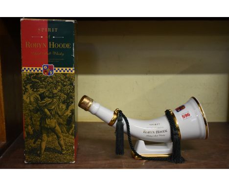 A 75cl decanter of Spirit of Robyn Hoode whisky, in Wade hunting horn, with stand, in card box. 