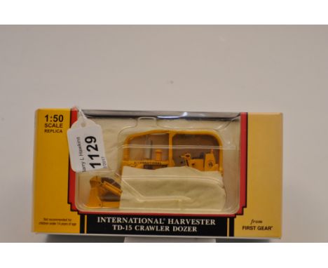 FIRST GEAR 1:50 SCALE INTERNATIONAL HARVESTER TD 15 DOZER WITH BOX (GC)