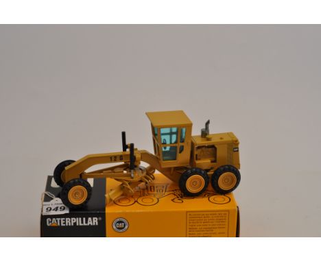 NZG MODELS 1:50 SCALE CAT 12 G MOTOR GRADER WITH BOX (VGC)