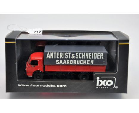 IXO MODELS 1:43 SCALE PANHARD MOVIC 1952 WITH DISPLAY CASE IN BOX (VGC)