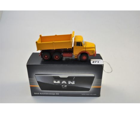 CONRAD MODELS 1;50 SCALE MAN 6X4 TIPPER 1950'S YELLOW/RED WITH BOX (VGC)
