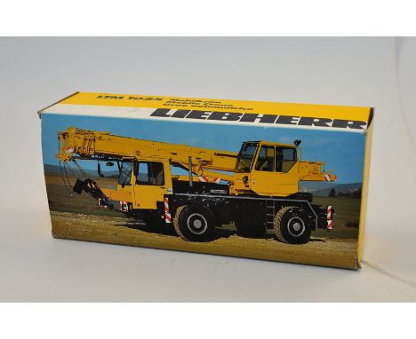 LIEBHERR 1:50 SCALE LTM 1025 MOBILE CRANE MODEL NO.2083 IN RED LEX IN BOX (VGC)