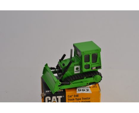 NZG MODELS 1;50 SCALE CAT D4E TRACK TYPE TRACTOR WITH BOX (GC)