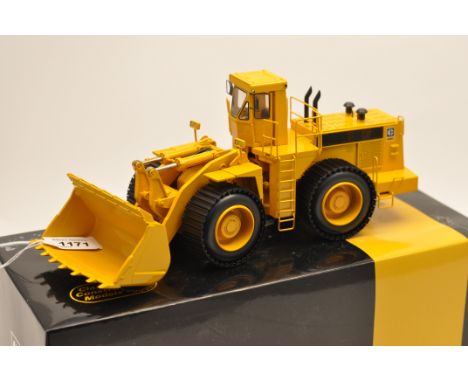 CLASSIC CONSTRUCTION MODELS 1:48 SCALE CAT 992C WHEEL LOADER WITH BOX (VGC)