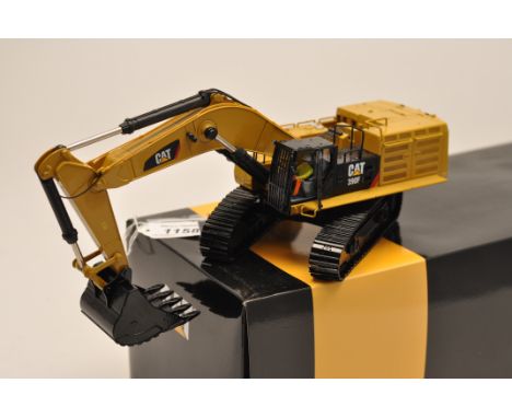 CLASSIC CONSTRUCTION MODELS 1:48 SCALE CAT 390D LME EXCAVATOR WITH BOX (VGC)