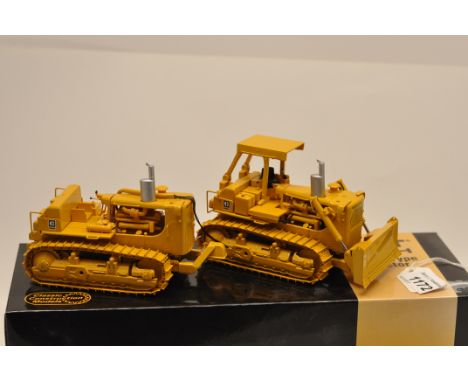 CLASSIC CONS. MODELS 1:48 SCALE CAT DD9H TRACK TYPE TRACTOR WITH BOX (VGC)