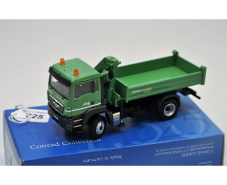 CONRAD 1:50 SCALE MAN TGS M L17 4X4 WITH BOX (VGC)