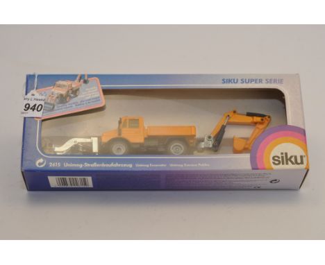 SIKU MODELS 1:55 SCALE 2675 UNIMOG EXCAVATOR WITH BOX (VGC)