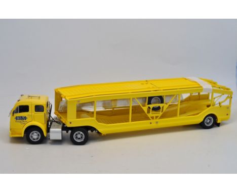 VINTAGE SHOW CARS 1952 FOUR CAR CARRIER THE DANBURY MINT WITH BOX SOME SUN BLEACHING (GC)