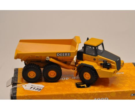 ERTL 1:50 SCALE JOHN DEERE 400D WITH BOX (GC)