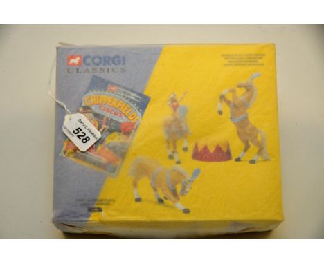 CORGI CLASSICS 31901 MARY CHIPPERFIELDS LIEBERTY HORSES INCLUDES LIMITED EDITION NUMBERED CERTIFICATE WITH BOX STILL IN TISSU