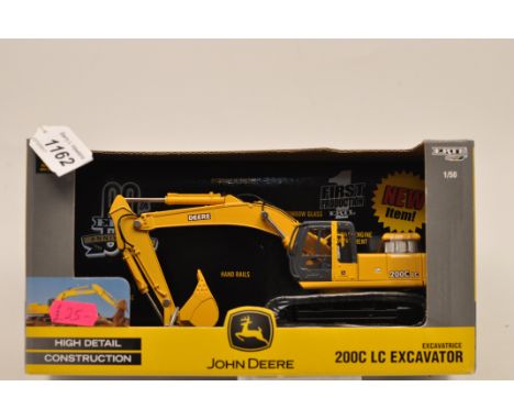 ERTL 1:50 SCALE JOHN DEERE 200C LC EXCAVATOR WITH BOX (NMC)