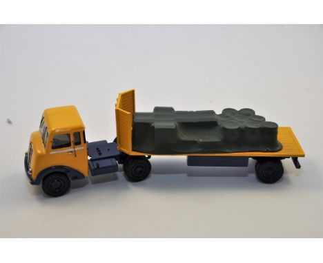 MINITRUCKS HIGHWAY TRAILER 1:50 SCALE WITH BOX (FRENCH) (VGC)