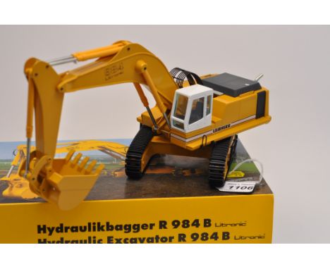 CONRAD 1:50 SCALE LIEBHERR R984B LITRONIC HYDRAULIC EXCAVATOR WITH BOX (GC)